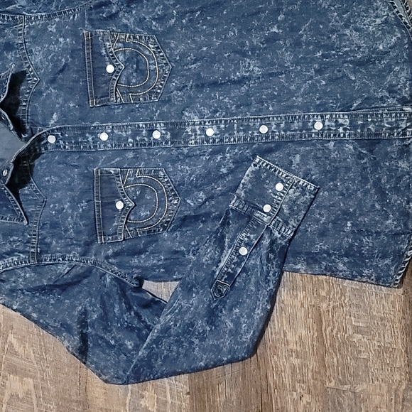 XSmall wornonce True Religion imitation jean shirt button for Rolling sleeves up - Picture 5 of 8